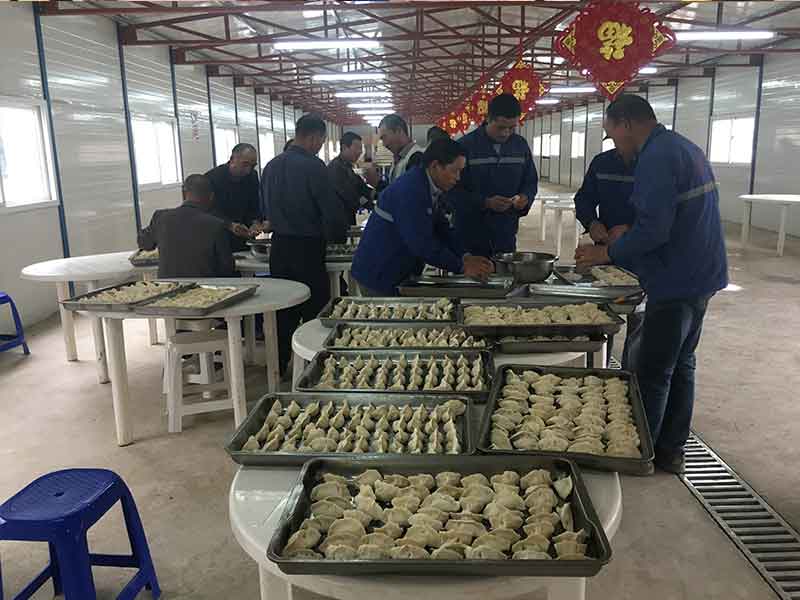 工友们，饺子包的不错.jpg